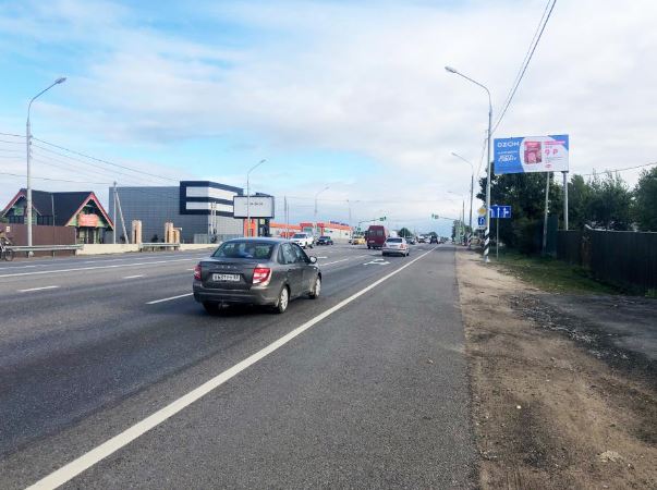 В Московской области: Ленинградское шоссе; установлены новые щиты 3х6