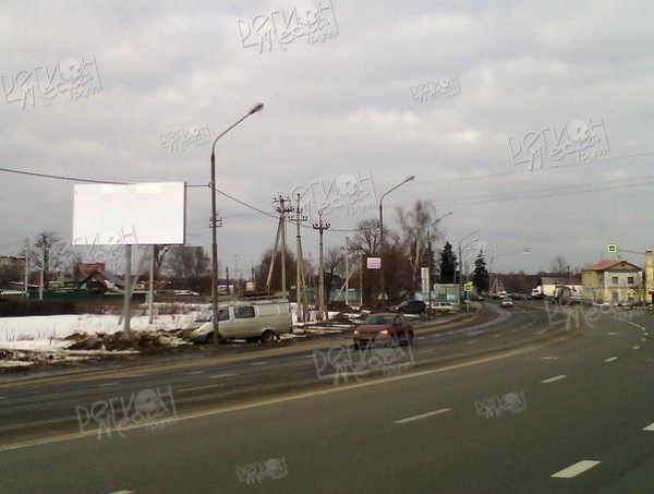 выезд из дер. Малая Дубна в сторону Орехово-Зуево, справа за автобусной остановкой Б