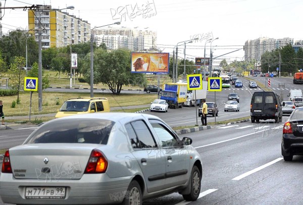 Новоясеневский проспект, после пересечения с Литовским бульваром