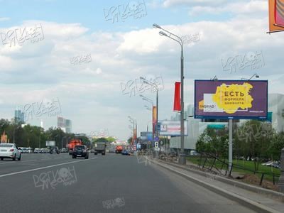 Кутузовский пр-т  (Славянский б-р 7к1), 100 м до съезда на Староможайское ш. 