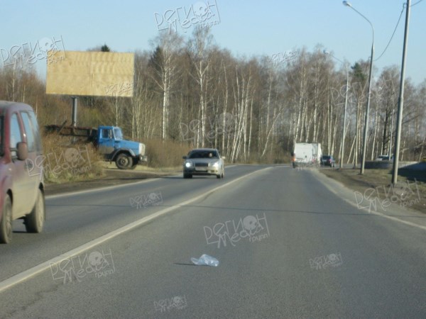 Шереметьевское шоссе, после съезда с Ленинградского шоссе, 7,75 км., левая сторона Б