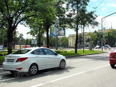 Косыгина улица, пересечение с проспектом Вернадского, разделительная полоса