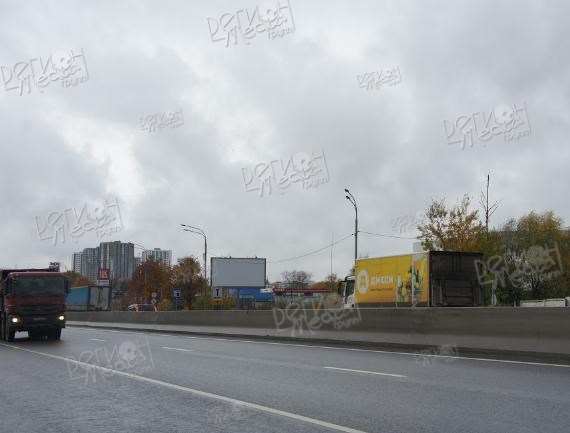 М-1 «Беларусь», 25км+030м после поворота на ул. Комсомольская, перед въездом на АЗС Лукойл, правая сторона